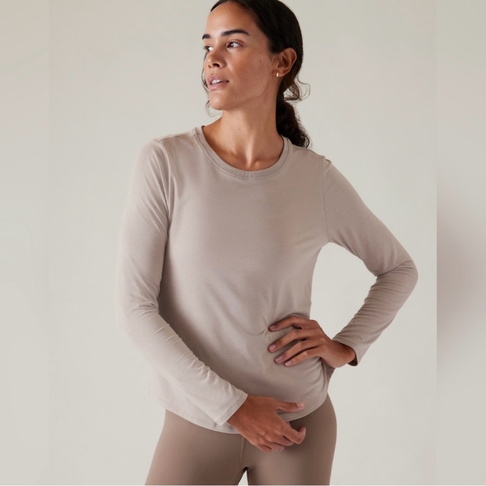 NWOT Athleta with ease open back long sleeve shirt